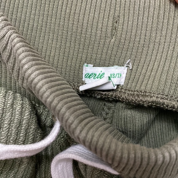 Aerie matching crewneck and shorts set - Picture 2 of 5